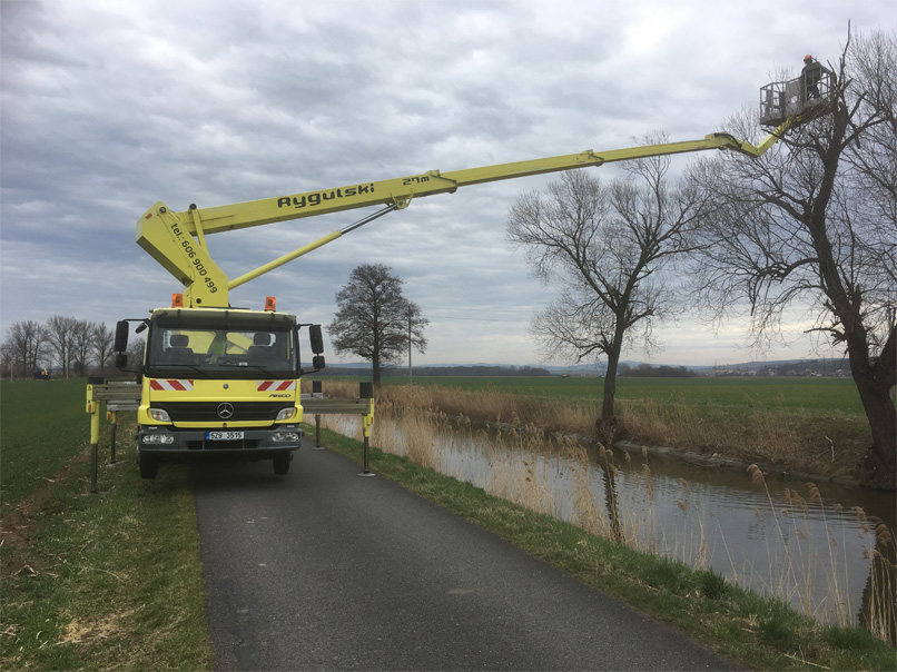 Plošina Ruthmann Steiger T270 Kácení stromů